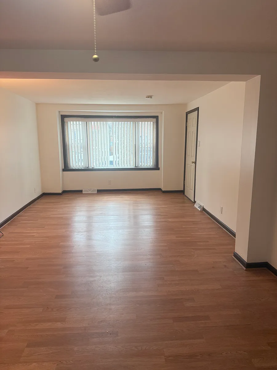 Building Photo - 3139 S Parnell Ave #2
