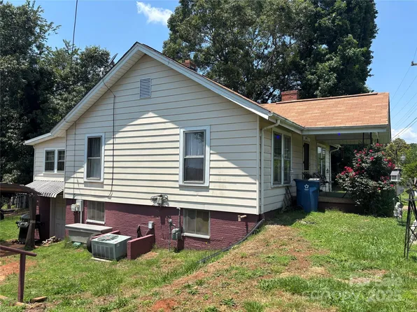 4059 10th Avenue Dr SW, Hickory, NC 28602