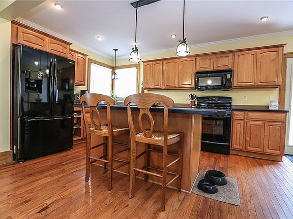 3rd image of 304 West Ave