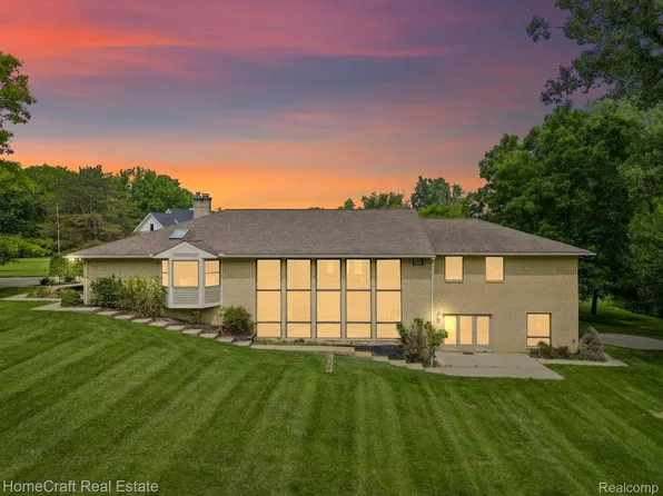 10050 Joslin Lake Rd, Gregory, MI 48137