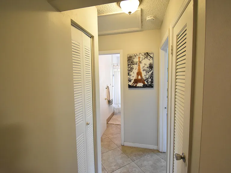 9426 Southampton Pl — Photo 17