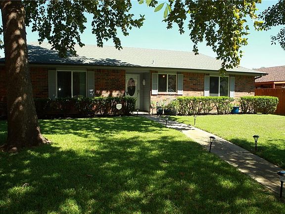 2nd image of 2925 Carnaby Ln