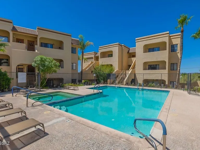 5500 N Valley View Rd #210 — Photo 3