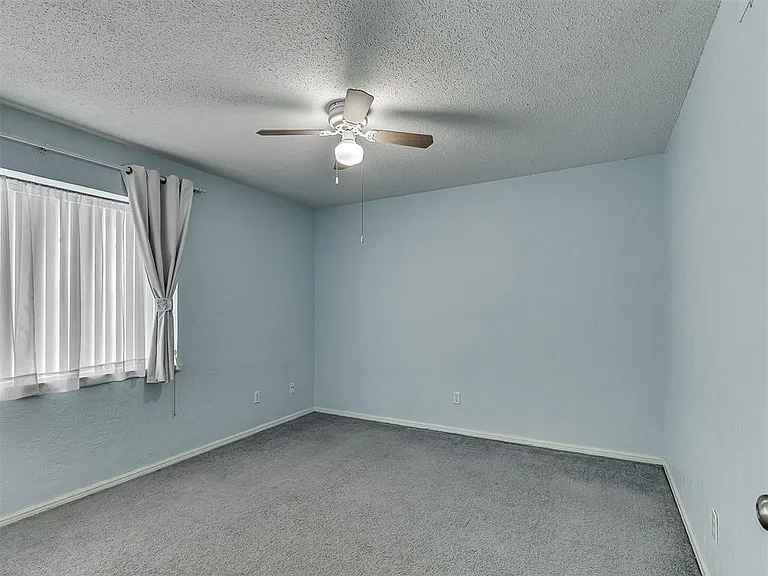 1703 E Lindsey St — Photo 36