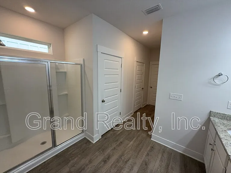 5869 Danbury Blvd — Photo 13