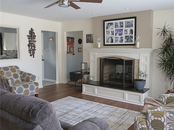 3rd image of 309 Hillcrest Ct