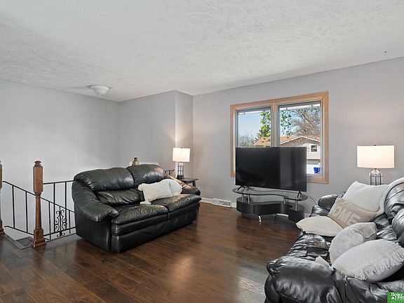 5th image of 13401 Glenn St