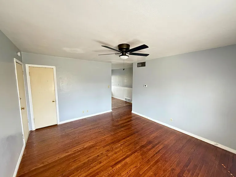 301 Charles Ln — Photo 4