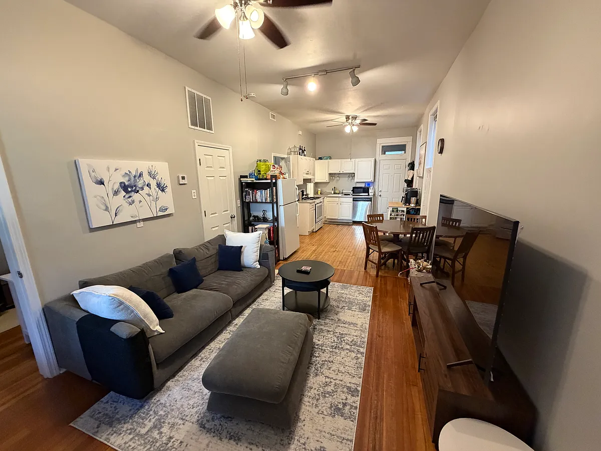 Living - 1528 N Bosworth Ave