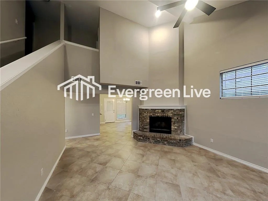 4 bed, 3.5 bath, 1746 sqft, $1,895 — Photo 2