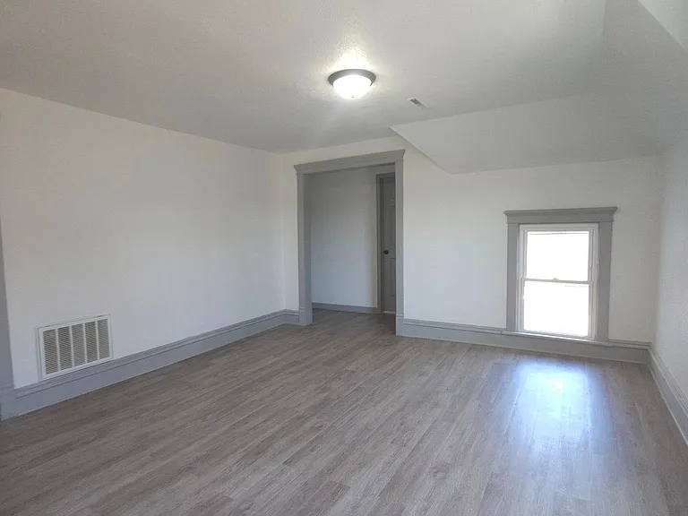 1709 Linden Ave #2 — Photo 7