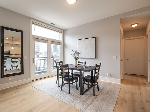 5th image of 711 W Grand Ave #404