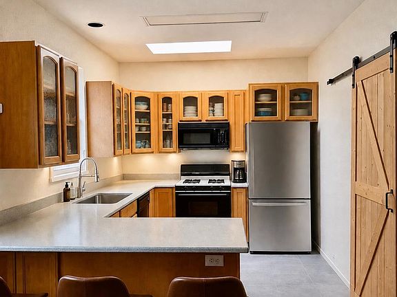 5th image of 55 Oak Tree Ct