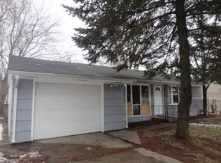 39 Wren Rd, Carpentersville, IL 60110