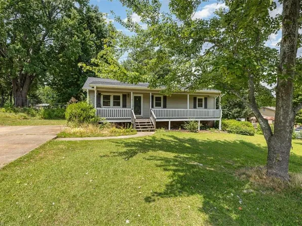 3444 Katrina Dr, Thomasville, NC 27360