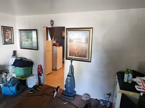 2nd image of 1035 W 17th St
