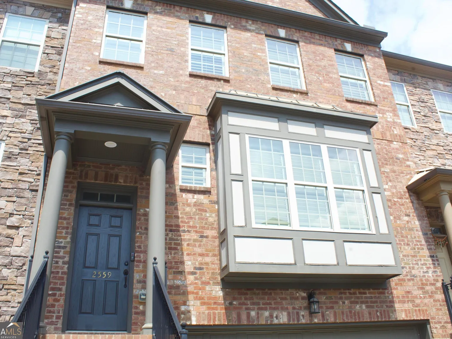 4 bed, 3.0 bath, 1008 sqft, $3,900 — Photo 3