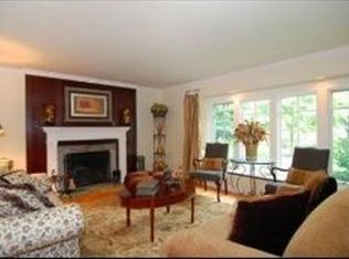 648 Waveland Rd, Lake Forest, IL 60045