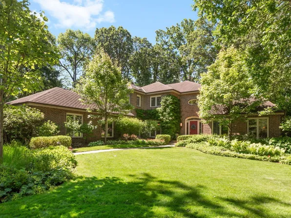 9 Exmoor Ln, Lincolnshire, IL 60069