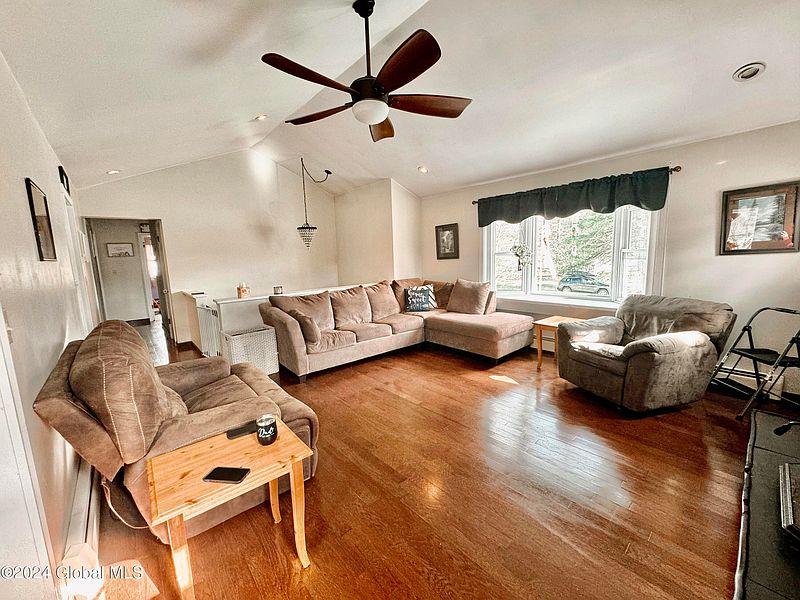 3rd image of 5 N Knolls Road