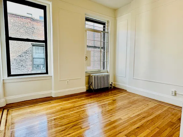 485 Amsterdam Avenue image 1 of 10