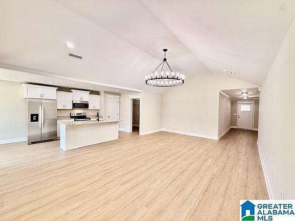 4th image of 1006 Spring View Ln