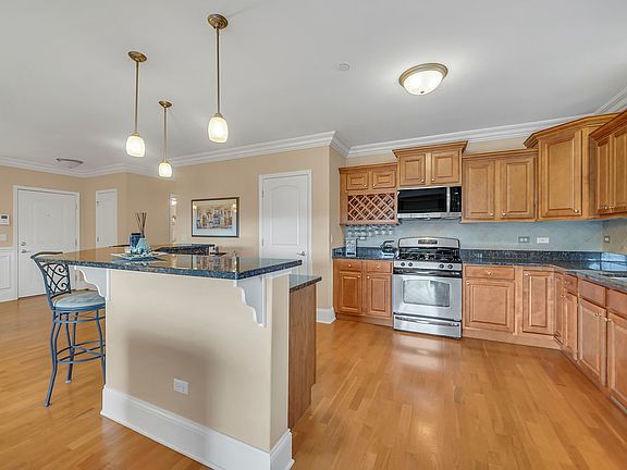 5th image of 405 Pierce Rd #301