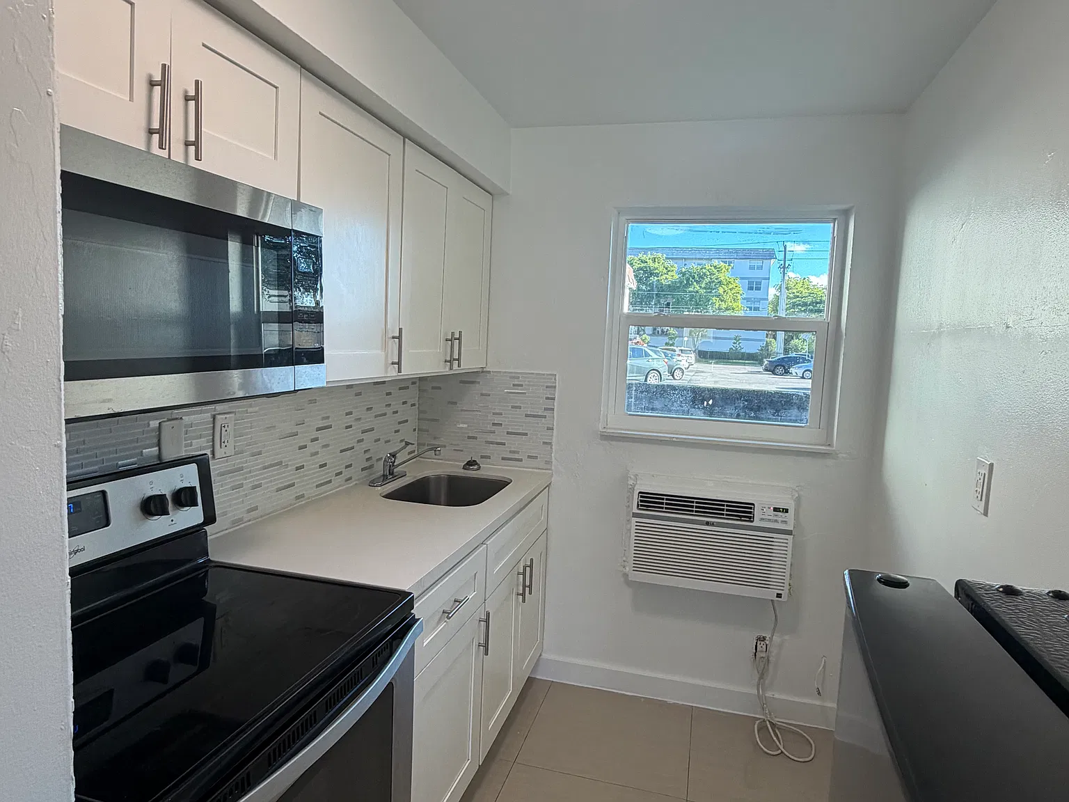 9050 NE 8th Ave — Photo 2