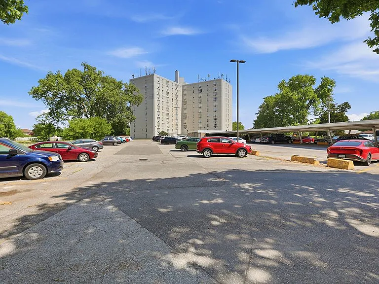 8325 Riverside Dr E — Photo 28