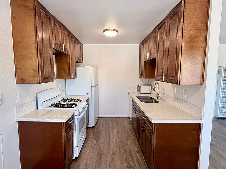 1457 Holly Ave #D — Photo 5