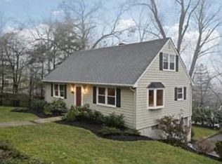 25 Preston Dr, Gillette, NJ 07933