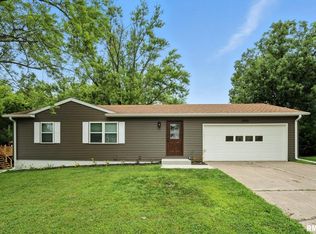 2910 Maplecrest Rd, Bettendorf, IA 52722
