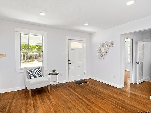 4th image of 238 W MARIPOSA DR