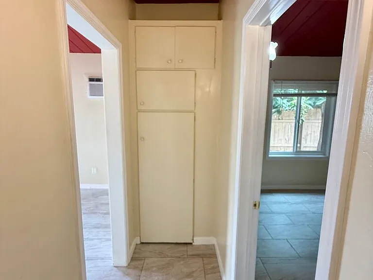 4901 Frink Ave — Photo 15