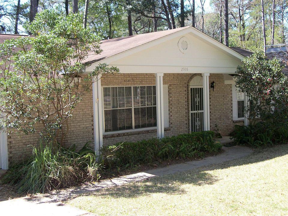 1st image of 2935 Huntington Dr