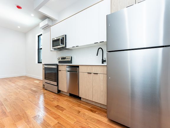 4th image of 236 Montrose Ave APT 3