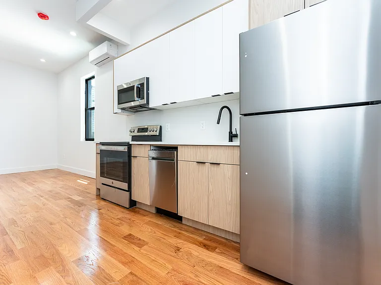 236 Montrose Ave #2 — Photo 2