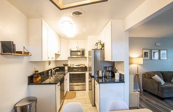 5th image of 176 Landis Cir #176