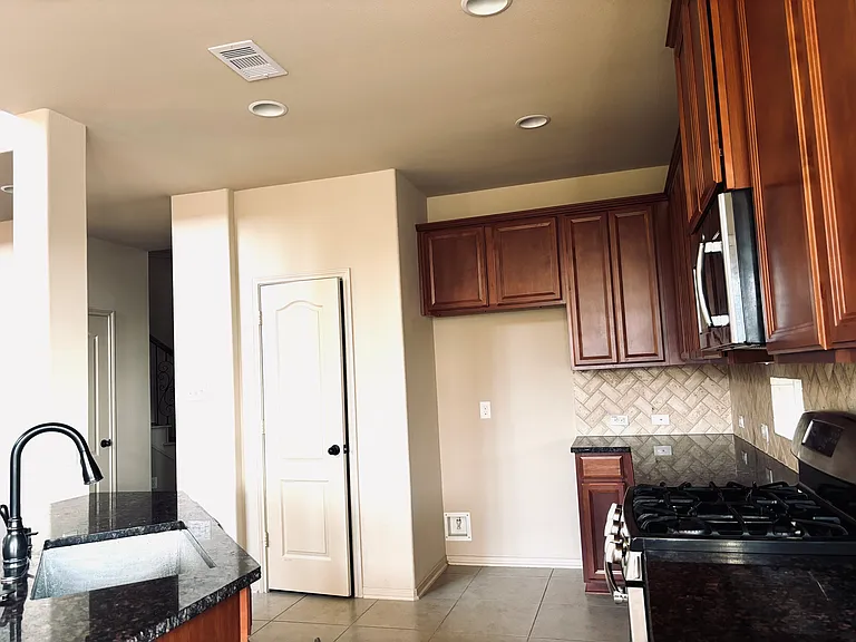7607 Timberside Dr — Photo 6