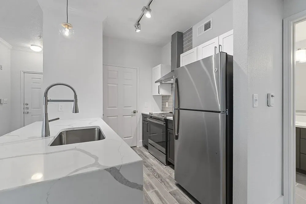1 bed, 692 sqft, $1,210 — Photo 3