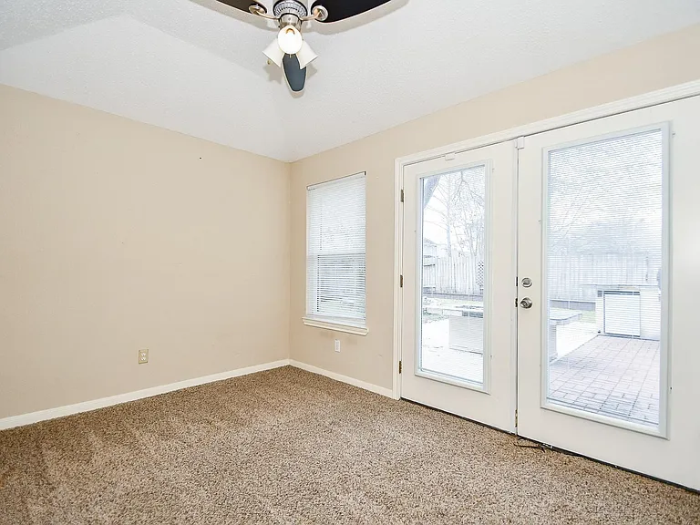 3402 Hidden Creek Dr — Photo 12
