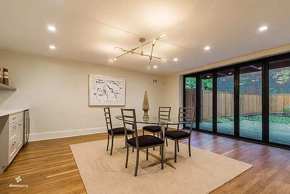 Rented by Dixon Advisory USA Inc. | media 35