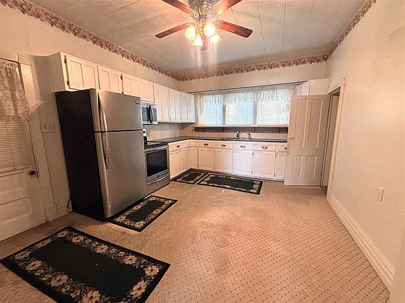 3rd image of 406 E South St