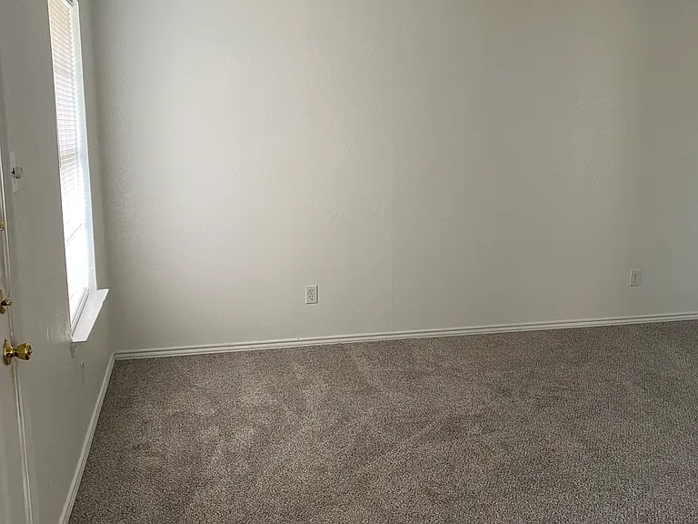 718 Lariat Ln #D — Photo 2