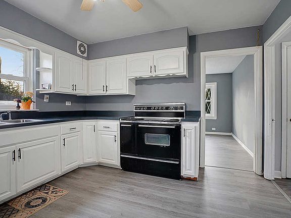 5th image of 1119 N Leclaire Ave