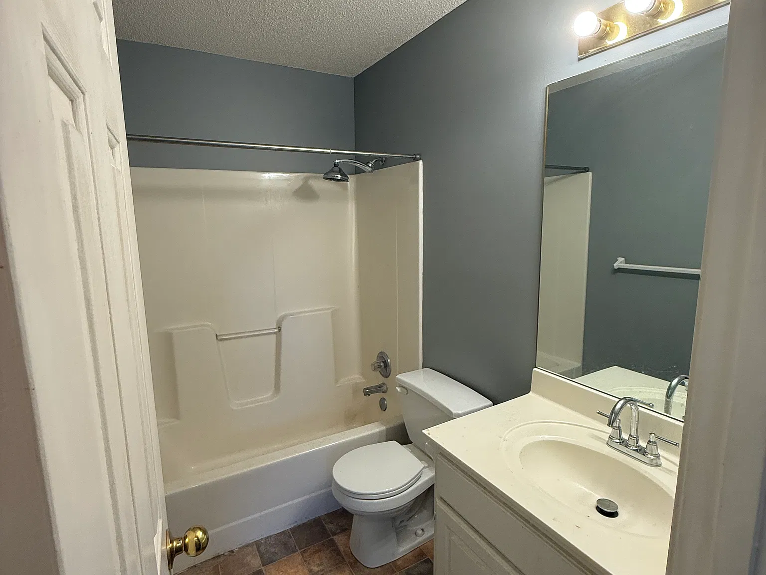 4 bed, 2840 sqft, $2,465 — Photo 4