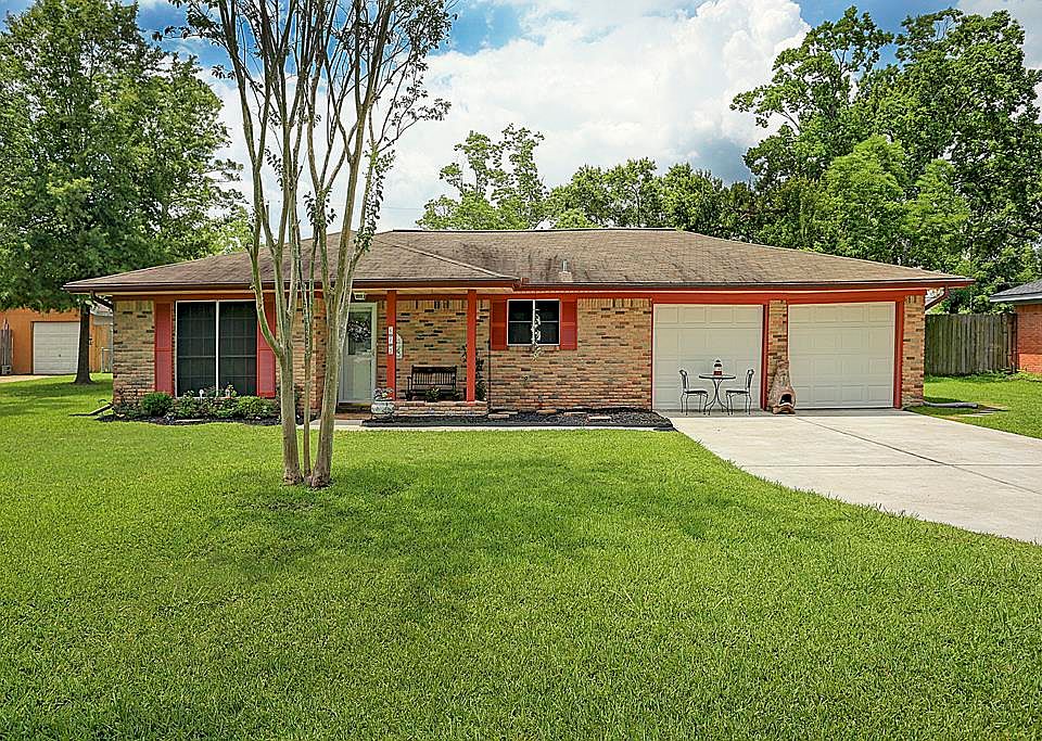1st image of 615 N Shady Ln