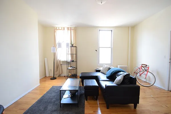 Rented by Rolling Stone Realty LLC | media 8