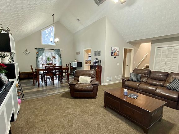 4th image of 1095 Mountain Springs Dr NW