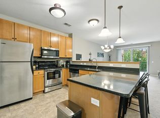 1070 Grandview Ct NE APT 206, Columbia Heights, MN 55421